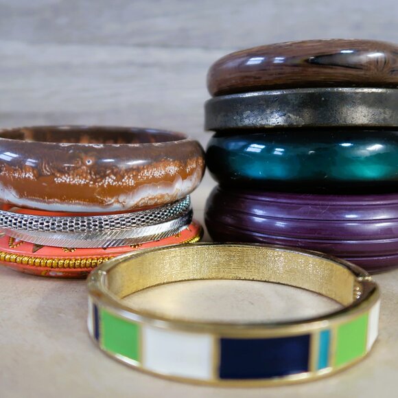 Vintage Bangle Bracelet 9 Pc Enamel Gold Tone 1 Monet Included Stackable Bundle - Picture 10 of 11